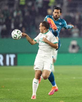 SOCCER - UEFA ECL, Rapid vs Fiorentina VIENNA,AUSTRIA,23.OCT.25 - SOCCER - UEFA Conference League, SK Rapid Wien vs ACF Fiorentina. Image shows Nikolaus Wurmbrand (Rapid) and Pablo Mari (Fiorentina).  GEPAxpictures xArminxRauthner