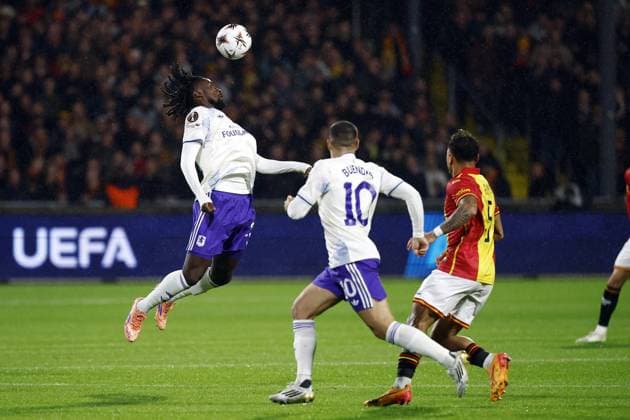 DEVENTER - (l-r) Evann Guessand of Aston Villa, Emiliano Buendia of Aston Villa, Dean James of Go Ahead Eagles during the UEFA Europa League match between Go Ahead Eagles and Aston Villa FC in De Adelaarshorst on October 23, 2025 in Deventer, Netherlands. ANP VINCENT JANNINK UEFA Europa League 2025-2026 xVIxANPxSportx xxANPxIVx 540072828 originalFilename: 540072828.jpg
