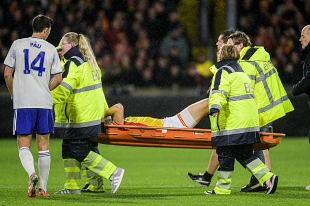 2025-10-23 Go Ahead Eagles v Aston Villa FC - UEFA Europa League 2025 26 League Phase MD3 DEVENTER, NETHERLANDS - OCTOBER 23: Gerrit Nauber of Go Ahead Eagles leaves the pitch injured on a stretcher during the UEFA Europa League 2025 26 League Phase MD3 match between Go Ahead Eagles and Aston Villa FC at Adelaarshorst on October 23, 2025 in Deventer, Netherlands. Deventer Adelaarshorst Netherlands Content not available for redistribution in The Netherlands directly or indirectly through any third parties. Copyright: xDennisxBresserx