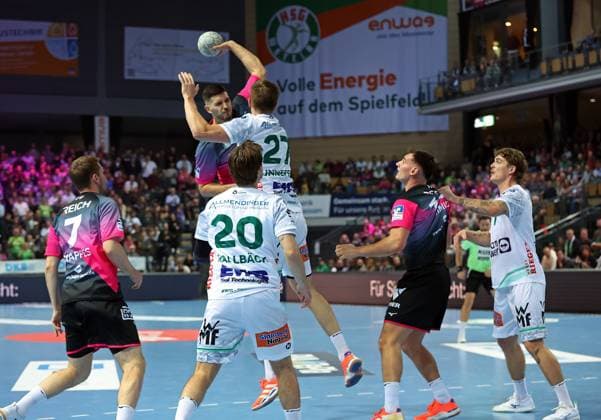 23.10.2025, xovx, Handball Daikin Handball Bundesliga, HSG Wetzlar - FRISCH AUF! Göppingen v.l. Dominik Mappes (HSG Wetzlar), Ludvig Hallbäck (Frisch Auf! Göppingen), Stefan Cavor (HSG Wetzlar), Josip Simic (HSG Wetzlar), Victor Klöve (Frisch Auf! Göppingen) Wetzlar Buderus-Arena Hessen Deutschland (DE)