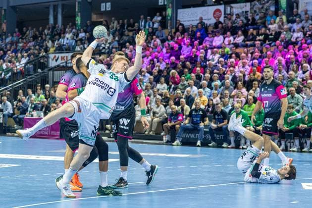Ymir Oern Gislason (Frisch Auf! Goeppingen, 33) am Kreis GER, HSG Wetzlar vs FRISCH AUF! Goeppingen, Handball, 1. Bundesliga Herren, 10. Spieltag, Spielzeit 2025 2026, 23.10.2025 GER, HSG Wetzlar vs FRISCH AUF! Goeppingen, Handball, 1. Bundesliga Herren, 10. Spieltag, Spielzeit 2025 2026, 23.10.2025 Wetzlar Copyright: xEibner-Pressefoto GerhardxWingenx EP_GWR
