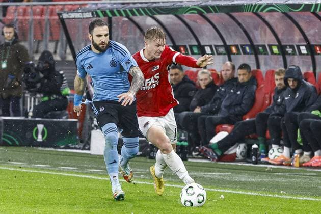ALKMAAR , 23-10-2025 , AFAS Stadium , season 2025 2026 , UEFA Conference League football , League phase matchday 2 , match between AZ and SK Slovan Bratislava , picture shows SK Slovan Bratislava player Tigran Barseghyan and AZ player Isak Jensen AZ - Slovan Bratislava  x31654336x Copyright: