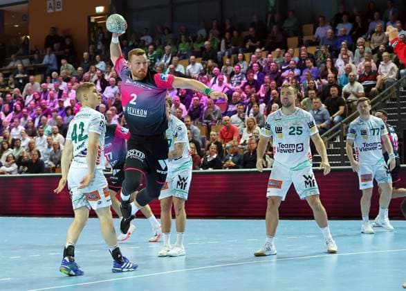 23.10.2025, xovx, Handball Daikin Handball Bundesliga, HSG Wetzlar - FRISCH AUF! Göppingen v.l. Martin Hanne (Frisch Auf! Göppingen), Stefan Cavor (HSG Wetzlar) Nikola Grahovac (HSG Wetzlar), Oskar Sunnefeldt (Frisch Auf! Göppingen), Ludvig Jurmala (Frisch Auf! Göppingen), David Schmidt (Frisch Auf! Göppingen) Wetzlar Buderus-Arena Hessen Deutschland (DE)