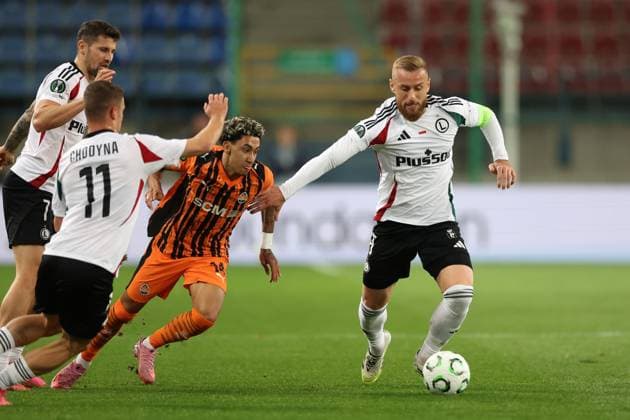 KRAKOW 23.10.2025 MECZ 2. KOLEJKA LIGA KONFERENCJI SEZON 2025 26: SZACHTAR DONIECK - LEGIA WARSZAWA --- UEFA CONFERENCE LEAGUE MATCH IN CRACOW: SHAKHTAR DONETSK - LEGIA WARSAW ISAQUE SILVA RAFAL AUGUSTYNIAK FOT. PIOTR KUCZA FOTOPYK NEWSPIX.PL --- newspix.pl 