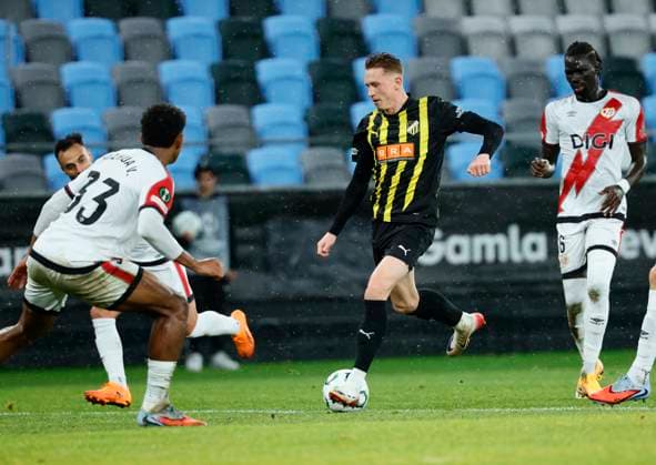 GÖTEBORG, SVERIGE 20251023 Häckens Julius Lindberg gör mal och kvitterar till 1-1 under fotbollsmatchen i Conference League mellan BK Häcken och Rayo Vallecano pa Gamla Ullevi i Göteborg, Sverige 23 oktober 2025. GÖTEBORG SVERIGE x9200x