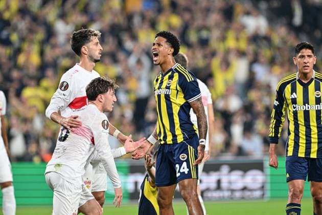 Fenerbahce v Stuttgart - UEFA Europa League ISTANBUL, TURKIYE - OCTOBER 23: Jayden Oosterwolde (24) of Fenerbahce reacts during the UEFA Europa League Week 3 football match between Fenerbahce and Stuttgart at Chobani Stadium in Istanbul, Turkiye, on October 23, 2025. Elif Öztürk Anadolu Istanbul Turkey. Editorial use only. Please get in touch for any other usage.  Copyright: x2025xAnadoluxElifxÖztürkx