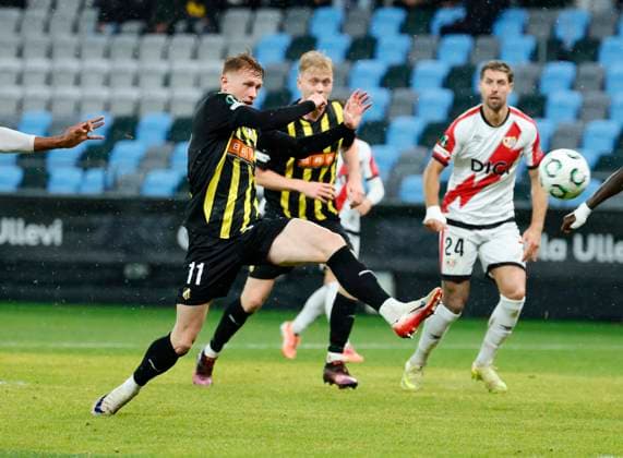 GÖTEBORG, SVERIGE 20251023 Häckens Julius Lindberg har en bra malchans under fotbollsmatchen i Conference League mellan BK Häcken och Rayo Vallecano pa Gamla Ullevi i Göteborg, Sverige 23 oktober 2025. GÖTEBORG SVERIGE x9200x