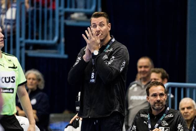 Daikin Handball Bundesliga VfL Gummersbach - THW Kiel; 23.10.2025 Filip Jícha (Trainer THW Kiel) applaudiert Daikin Handball Bundesliga: VfL Gummersbach - THW Kiel; Gummersbach, Schwalbe arena am 23.10.2025 Copyright: xBEAUTIFULxSPORTS Wunderlx
