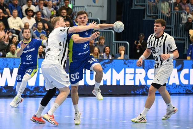 Kay Smits (VfL Gummersbach 31) gegen Eric Johansson (THW Kiel, 21) GER, VfL Gummersbach vs. THW Kiel, Handball, Daikin 1. Bundesliga, 10. Spieltag, Spielzeit 2025-2026, Schwalbe Arena Gummersbach, 23.10.2025 GER, VfL Gummersbach vs. THW Kiel, Handball, Daikin 1. Bundesliga, 10. Spieltag, Spielzeit 2025-2026, 23.10.2025 Gummersbach Copyright: xEibner-Pressefoto JuergenxAugstx EP_JAT