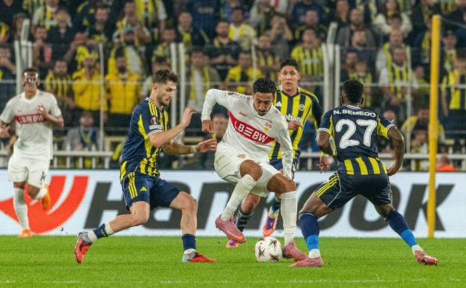 Istanbul , Europa League Fenerbahce Istanbul vs. VfB Stuttgart , mitte: Tiago Tomas ( VfB )