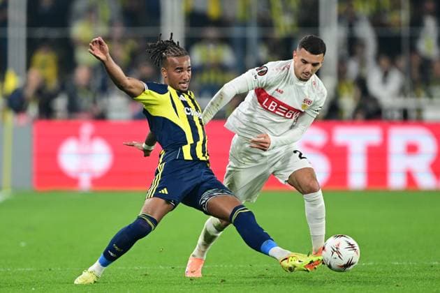Fenerbahce v Stuttgart - UEFA Europa League ISTANBUL, TURKIYE - OCTOBER 23: Archie Brown (L) of Fenerbahce in action against Badredine Bouanani of Stuttgart during the UEFA Europa League Week 3 match between Fenerbahce and Stuttgart at Chobani Stadium in Istanbul, Turkiye, on October 23, 2025. Oguz Yeter Anadolu Istanbul Turkey. Editorial use only. Please get in touch for any other usage.  Copyright: x2025xAnadoluxOguzxYeterx