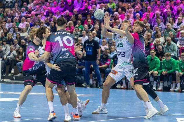 Ludvig Jurmala Astroem (Frisch Auf! Goeppingen, 25) versucht sich durchzusetzen GER, HSG Wetzlar vs FRISCH AUF! Goeppingen, Handball, 1. Bundesliga Herren, 10. Spieltag, Spielzeit 2025 2026, 23.10.2025 GER, HSG Wetzlar vs FRISCH AUF! Goeppingen, Handball, 1. Bundesliga Herren, 10. Spieltag, Spielzeit 2025 2026, 23.10.2025 Wetzlar Copyright: xEibner-Pressefoto GerhardxWingenx EP_GWR