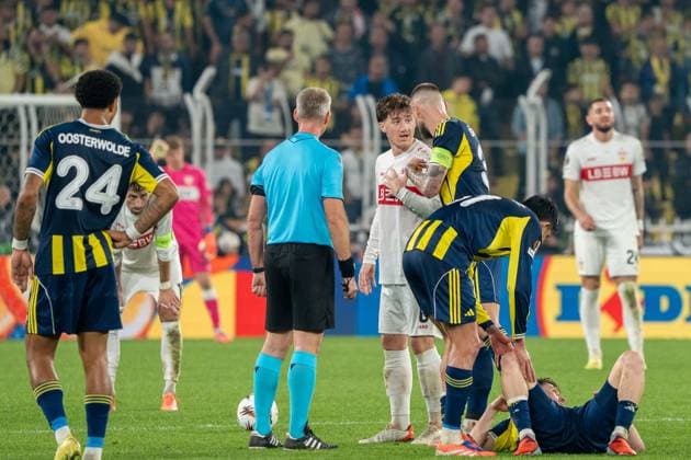 Angelo Stiller (VfB Stuttgart, 06), Milan Skriniar (Fenerbahce Istanbul, 37), TUR, Fenerbahce Istanbul vs. VfB Stuttgart, Fussball, UEFA Europa League, Spieltag 3, Spielzeit 2025 2026, 23.10.2025, TUR, Fenerbahce Istanbul vs. VfB Stuttgart, Fussball, UEFA Europa League, Spieltag 3, Spielzeit 2025 2026, 23.10.2025, Istanbul Copyright: xEibner-Pressefoto EdwardxCheungx EP_ECG
