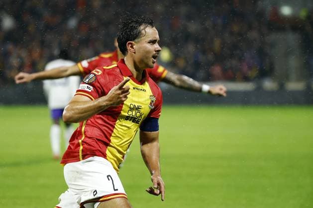 DEVENTER - Mats Deijl of Go Ahead Eagles celebrates the 2-1 goal during the UEFA Europa League match between Go Ahead Eagles and Aston Villa FC at De Adelaarshorst on October 23, 2025, in Deventer, Netherlands. ANP VINCENT JANNINK UEFA Europa League 2025-2026 xVIxANPxSportx xxANPxIVx 540077668 originalFilename: 540077668.jpg