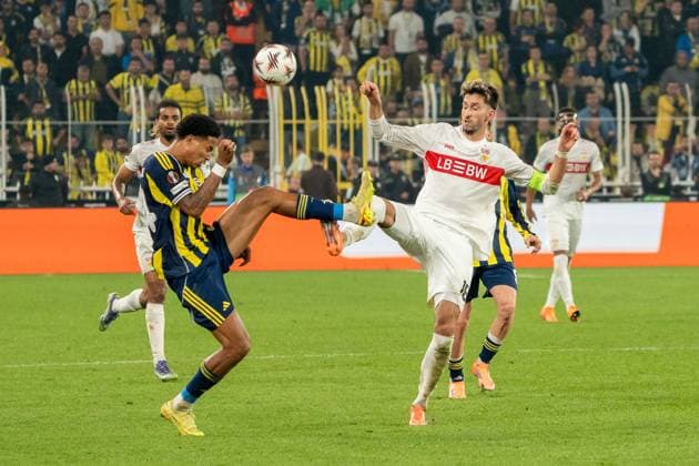 Atakan Karazor (VfB Stuttgart, 16), Aktion, TUR, Fenerbahce Istanbul vs. VfB Stuttgart, Fussball, UEFA Europa League, Spieltag 3, Spielzeit 2025 2026, 23.10.2025, TUR, Fenerbahce Istanbul vs. VfB Stuttgart, Fussball, UEFA Europa League, Spieltag 3, Spielzeit 2025 2026, 23.10.2025, Istanbul Copyright: xEibner-Pressefoto EdwardxCheungx EP_ECG