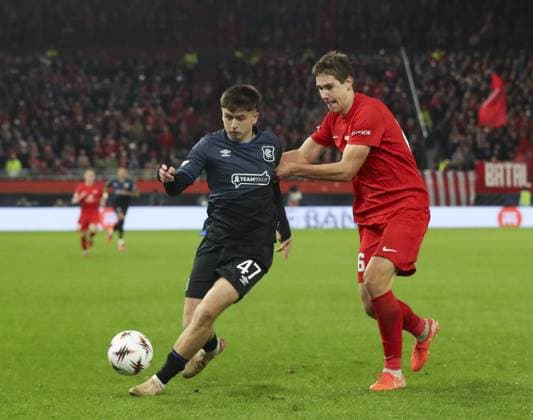 Mikey Moore of Rangers in action with Eivind Helland of Brann during the UEFA Europa League league phase match at the Brann Stadion, Bergen. SK Brann v Rangers - UEFA Europa League - League Phase - Brann Stadion, Bergen, Norway - 23 Oct 2025Bergen Brann Stadion United Kingdom EDITORIAL USE ONLY  Copyright: xO Rourke RangersxFC Shutterstockx 15577747dl