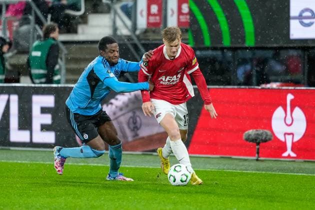 2025-10-23 AZ Alkmaar v Slovan Bratislava - UEFA Conference League 2025 26 League Phase MD2 ALKMAAR, NETHERLANDS - OCTOBER 23: Isak Jensen of AZ Alkmaar runs with the ball during the UEFA Conference League 2025 26 League Phase MD2 match between AZ Alkmaar and Slovan Bratislava at AFAS Stadion on October 23, 2025 in Alkmaar, Netherlands. Alkmaar AFAS Stadion Netherlands Content not available for redistribution in The Netherlands directly or indirectly through any third parties. Copyright: xEdxvanxdexPolx