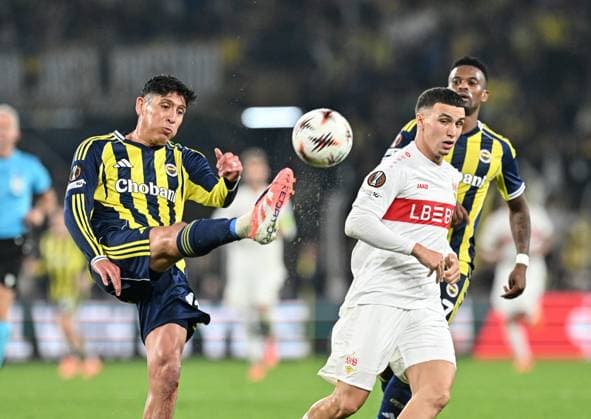 Fenerbahce v Stuttgart - UEFA Europa League ISTANBUL, TURKIYE - OCTOBER 23: Edson Alvarez (L) of Fenerbahce in action against Bilal El Khannouss (C) of Stuttgart during the UEFA Europa League Week 3 match between Fenerbahce and Stuttgart at Chobani Stadium in Istanbul, Turkiye, on October 23, 2025. Elif Ozturk Anadolu Istanbul Turkey. Editorial use only. Please get in touch for any other usage.  Copyright: x2025xAnadoluxElifxOzturkx