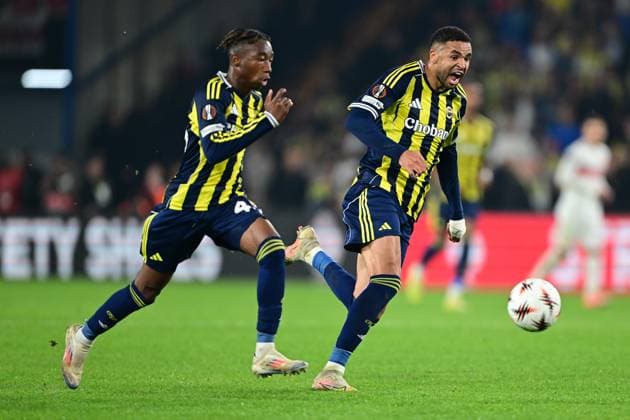 Fenerbahce v Stuttgart - UEFA Europa League ISTANBUL, TURKIYE - OCTOBER 23: Dorgeles Nene (L) and Youssef En-Nesyri of Fenerbahce in action during the UEFA Europa League Week 3 match between Fenerbahce and Stuttgart at Chobani Stadium in Istanbul, Turkiye, on October 23, 2025. Oguz Yeter Anadolu Istanbul Turkey. Editorial use only. Please get in touch for any other usage.  Copyright: x2025xAnadoluxOÄüuzxYeterx