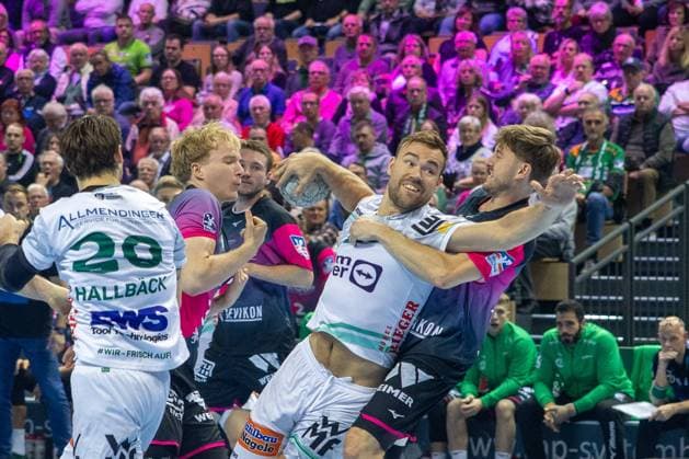 Ludvig Jurmala Astroem (Frisch Auf! Goeppingen, 25) vs Georg Loewen (HSG Wetzlar, 33) GER, HSG Wetzlar vs FRISCH AUF! Goeppingen, Handball, 1. Bundesliga Herren, 10. Spieltag, Spielzeit 2025 2026, 23.10.2025 GER, HSG Wetzlar vs FRISCH AUF! Goeppingen, Handball, 1. Bundesliga Herren, 10. Spieltag, Spielzeit 2025 2026, 23.10.2025 Wetzlar Copyright: xEibner-Pressefoto GerhardxWingenx EP_GWR