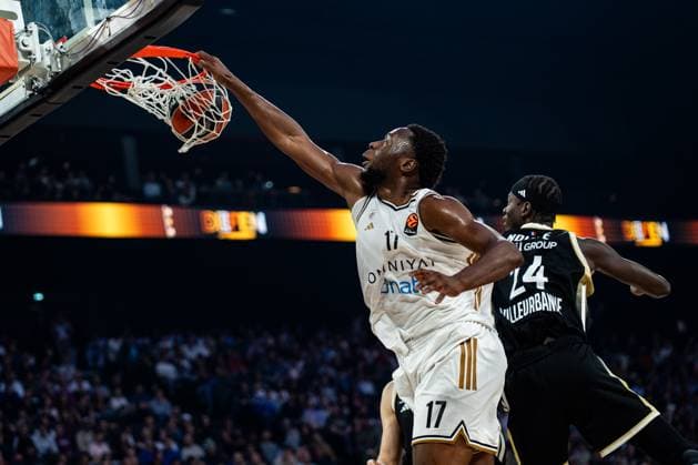ASVEL - Dubaï à Decines Charpieu le 23 octobre 2025. Nicolas Liponne MAXPPP - Décines-Charpieu 23 10 2025 MFiondu Kabengele et Mbaye Ndiaye lors du match de basket entre l ASVEL de Lyon Villeurbanne, et Dubaï Basketball, dans le cadre de la 6e journée de la Turkish Airlines Euroleague, à la LDLC Arena de Décines-Charpieu le 23 octobre 2025. Basketball game between ASVEL Lyon Villeurbanne and Dubai Basketball, as part of the sixth round of the Turkish Airlines Euroleague, at the LDLC Arena in Décines-Charpieu on October 23, 2025. Décines-Charpieu Auvergne-Rhône-Alpes FRANCE  Copyright: xMAXPPPxNicolasxLiponnex NLP202510237022 NLP202510237022
