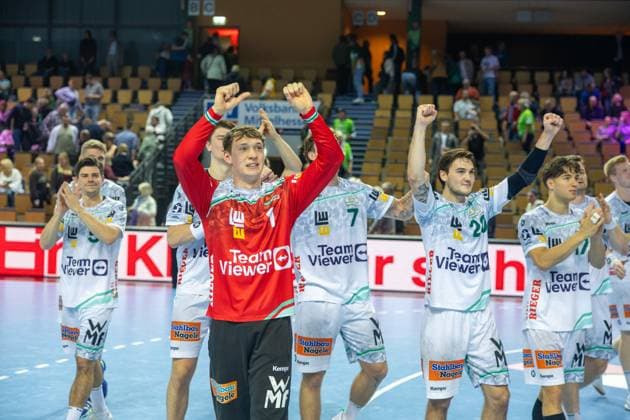 Julian Buchele (Frisch Auf! Goeppingen, 01), Ludvig Hallbaeck (Frisch Auf! Goeppingen, 20) bedanken sich bei den Fans GER, HSG Wetzlar vs FRISCH AUF! Goeppingen, Handball, 1. Bundesliga Herren, 10. Spieltag, Spielzeit 2025 2026, 23.10.2025 GER, HSG Wetzlar vs FRISCH AUF! Goeppingen, Handball, 1. Bundesliga Herren, 10. Spieltag, Spielzeit 2025 2026, 23.10.2025 Wetzlar Copyright: xEibner-Pressefoto GerhardxWingenx EP_GWR