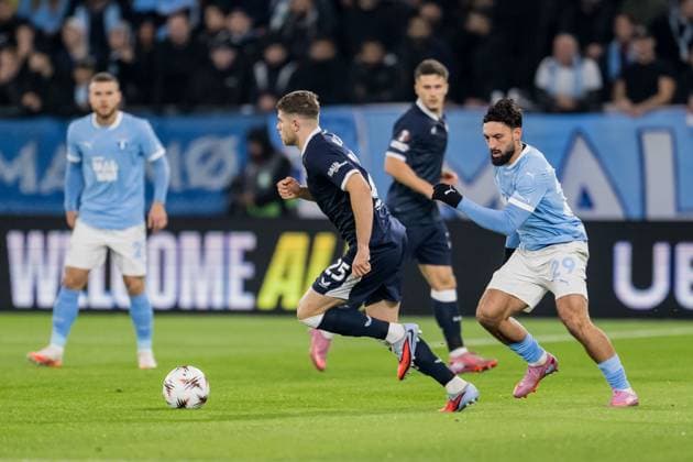 251023 Moris Valincic of Dinamo Zagreb and Sead Haksabanovic of Malmö FF during the UEFA Europa League football match between Malmö FF and Dinamo Zagreb on October 23, 2025 in Malmö. Photo: Petter Arvidson BILDBYRAN kod PA PA1100 fotboll football soccer fotball uefa europa league europa league malmö ff dinamo zagreb gnk dinamo zagreb bbeng bbauto Copyright: PETTERxARVIDSON BB251023PA072