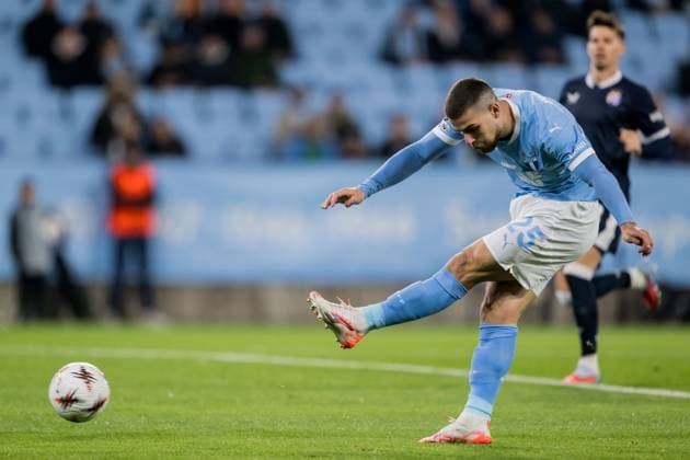 251023 Gabriel Busanello of Malmö FF during the UEFA Europa League football match between Malmö FF and Dinamo Zagreb on October 23, 2025 in Malmö. Photo: Petter Arvidson BILDBYRAN kod PA PA1100 fotboll football soccer fotball uefa europa league europa league malmö ff dinamo zagreb gnk dinamo zagreb bbeng Copyright: PETTERxARVIDSON BB251023PA074
