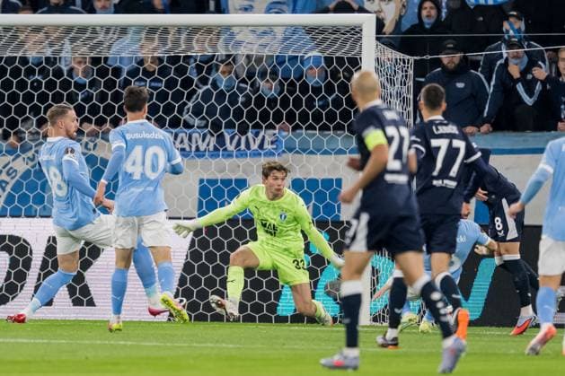 251023 Goalkeeper Melker Ellborg of Malmö FF during the UEFA Europa League football match between Malmö FF and Dinamo Zagreb on October 23, 2025 in Malmö. Photo: Petter Arvidson BILDBYRAN kod PA PA1100 fotboll, football, soccer, fotball,uefa europa league, europa le Copyright: PETTERxARVIDSON BB251023PA076