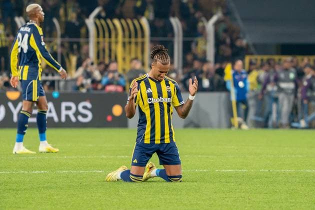 Freude bei Archie Brown (Fenerbahce Istanbul, 03) nach dem Abpfiff, TUR, Fenerbahce Istanbul vs. VfB Stuttgart, Fussball, UEFA Europa League, Spieltag 3, Spielzeit 2025 2026, 23.10.2025, TUR, Fenerbahce Istanbul vs. VfB Stuttgart, Fussball, UEFA Europa League, Spieltag 3, Spielzeit 2025 2026, 23.10.2025, Istanbul Copyright: xEibner-Pressefoto EdwardxCheungx EP_ECG
