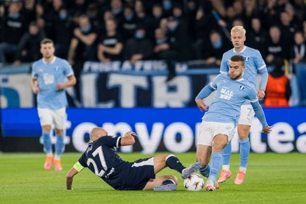 251023 Josip Misic of Dinamo Zagreb and Gabriel Busanello of Malmö FF during the UEFA Europa League football match between Malmö FF and Dinamo Zagreb on October 23, 2025 in Malmö. Photo: Petter Arvidson BILDBYRAN kod PA PA1100 fotboll football soccer fotball uefa europa league europa league malmö ff dinamo zagreb gnk dinamo zagreb bbeng bbauto Copyright: PETTERxARVIDSON BB251023PA077