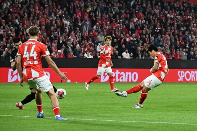 23.10.2025, xsltx, Fussball UEFA Conference League, FSV Mainz 05 - HSK Zrinjski Mostar v.l. Sota Kawasaki (FSV Mainz 05) (DFL DFB REGULATIONS PROHIBIT ANY USE OF PHOTOGRAPHS as IMAGE SEQUENCES and or QUASI-VIDEO) Mainz