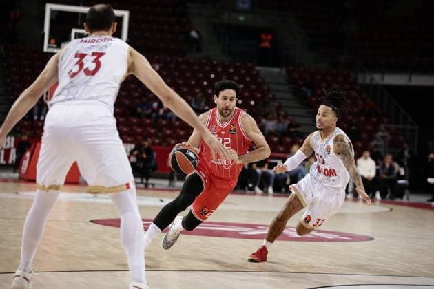 Hapoel s Vasilije Micic in action against Monaco s Matthew Strazel during the Euroleague game between Hapoel IBI Tel Aviv vs AS Monaco - Arena 8888 in Sofia, Bulgaria on the October 23, 2025 during Hapoel IBI Tel Aviv vs. AS Monaco, Basketball Euroleague match in Sofia, Bulgaria, October 23 2025  Copyright: xIvanxSxIvanov IPAxSportx xipa-agency.netx xx IPA_66985800 IPA_Agency_IPA66985800