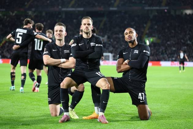 SOCCER - UEFA EL, Celtic vs Sturm GLASGOW,SCOTLAND,23.OCT.25 - SOCCER - UEFA Europa League, Celtic Glasgow vs SK Sturm Graz. Image shows the rejoicing of Dimitri Lavalee, Tomi Horvat and Emanuel Aiwu (Sturm).  GEPAxpictures xChrisxBauer