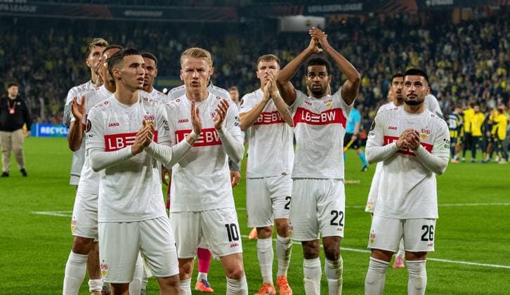 Istanbul , Europa League Fenerbahce Istanbul vs. VfB Stuttgart , Enttäuschung VfB , , von links: Bilal El Khannouss Chris Führich Lorenz Assignon Deniz Undav