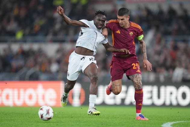 Plzen™s Prince Kwabena Adu Roma™s Gianluca Mancini during the Uefa Europa League soccer match between Roma and Viktoria Plzen at the Olympic Stadium in Rome, Italy - Thursday, October 23, 2025. - Soccer .  Copyright: xAlfredoxFalcone LaPressex