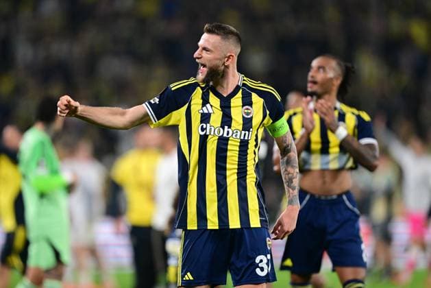 Fenerbahce v Stuttgart - UEFA Europa League ISTANBUL, TURKIYE - OCTOBER 23: Players of Fenerbahce celebrate after winningt the UEFA Europa League Week 3 match between Fenerbahce and Stuttgart at Chobani Stadium in Istanbul, Turkiye, on October 23, 2025. Oguz Yeter Anadolu Istanbul Turkey. Editorial use only. Please get in touch for any other usage.  Copyright: x2025xAnadoluxOguzxYeterx