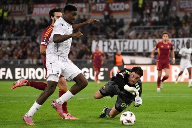 Mile Svilar of AS Roma saves on Rafiu Durosinmi of Viktoria Plzen during the UEFA Europa League 2025 2026 football match between AS Roma and Viktoria Plzen at Stadio Olimpico in Rome (Italy), October 23, 2025. andreaxstaccioli