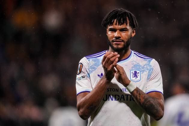 DEVENTER, NETHERLANDS - OCTOBER 23: Tyrone Mings of Aston Villa applauds the fans after the UEFA Europa League 2025 26 League Phase MD3 match between Go Ahead Eagles and Aston Villa FC at Stadion De Adelaarshorst on October 23, 2025 in Deventer, Netherlands. (Photo by Rene Nijhuis) SPO  Copyright: xRenexNijhuis