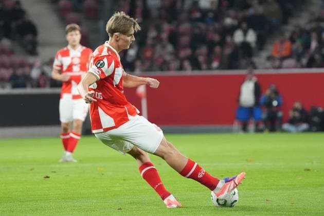 Kacper Potulski (1. FSV Mainz 05, 48) - 23.10.2025 1. FSV Mainz 05 vs. Zrinjski Mostar, MEWA Arena, Europa Conference League