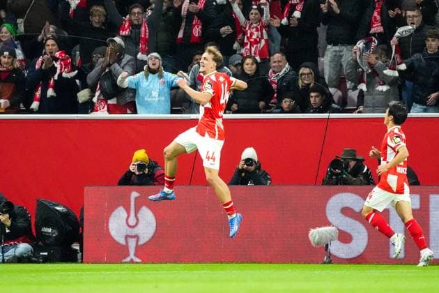 celebrate the goal, Torjubel zum 1:0 Nelson Weiper (1. FSV Mainz 05, 44) - 23.10.2025 1. FSV Mainz 05 vs. Zrinjski Mostar, MEWA Arena, Europa Conference League