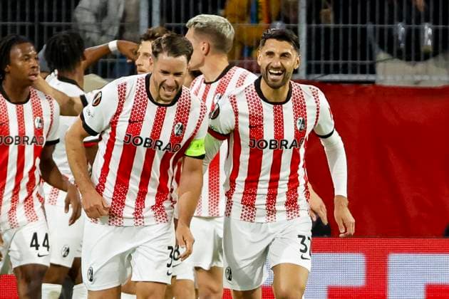 Christian Günter, Gunter (SC Freiburg, 30) und Vincenzo Grifo (SC Freiburg, 32) nach dem 1:0 , Deutschland, UEFA Europa League, 3. Spieltag, 2025 2026, SC Freiburg vs. FC Utrecht, 23.10.2025, Stadion am Wolfswinkel, Freiburg, Deutschland Freiburg Stadion am Wolfswinkel Baden-Württemberg Deutschland Copyright: xGrantxHubbsx