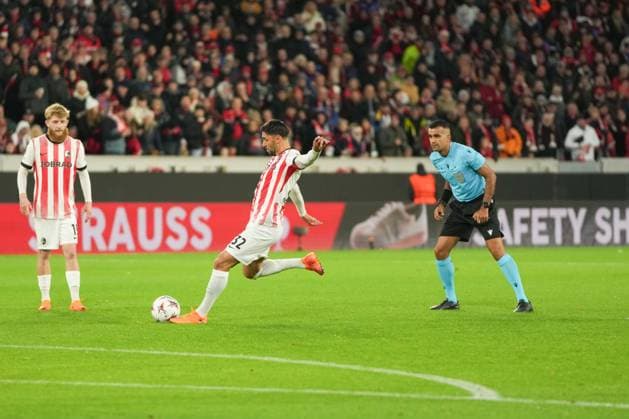 UEFA Europa League: SC Freiburg vs FC Utrecht, 24.09.2025 Grifo taking his free kick to make it 2–0 UEFA Europa League: SC Freiburg vs FC Utrecht, Europa-Park-Stadion, 24.09.2025 Copyright: xBEAUTIFULxSPORTS Boscox