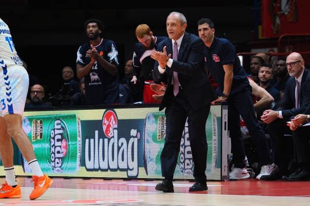 Ettore Messina, head coach EA7 Emporio Armani Olimpia Milano during Olimpia Milano vs Valencia BC, Basketball Euroleague match in Assago (MI), Italy, October 23 2025  Copyright: xSavinoxPaolella IPAxSportx xipa-agency.netx xx IPA_66987606 IPA_Agency_IPA66987606