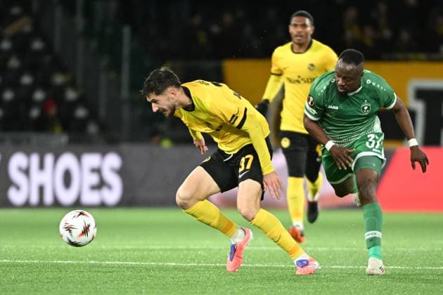 BERN, SWITZERLAND - OCTOBER 23: Armin Gigovic of Young Boys l) against Bernard Tekpetey of Ludogorets r) during the UEFA Europa League 2025 26 League Phase MD3 match between BSC Young Boys and PFC Ludogorets 1945 at Stadion Wankdorf on October 23, 2025 in Bern, Switzerland. Bern Stadion Wankdorf Bern Switzerland Copyright: xJustPictures.ch ManuelxWinterbergerx jp-en-EuSpIm-MWI_4309