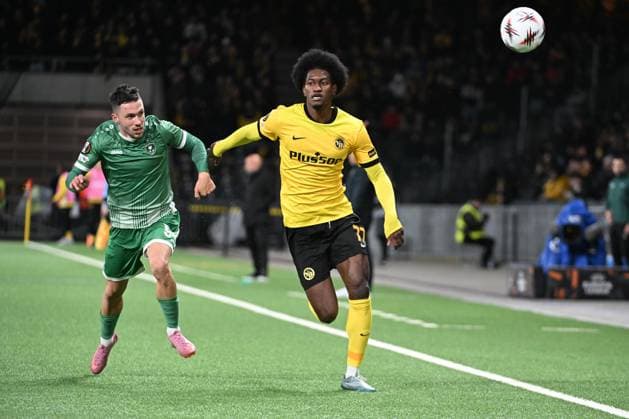 BERN, SWITZERLAND - OCTOBER 23: Stanislav Ivanov of Ludogorets l) against Joel Monteiro of Young Boys r) during the UEFA Europa League 2025 26 League Phase MD3 match between BSC Young Boys and PFC Ludogorets 1945 at Stadion Wankdorf on October 23, 2025 in Bern, Switzerland. Bern Stadion Wankdorf Bern Switzerland Copyright: xJustPictures.ch ManuelxWinterbergerx jp-en-EuSpIm-MWI_4312