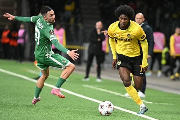 BERN, SWITZERLAND - OCTOBER 23: Stanislav Ivanov of Ludogorets l) against Joel Monteiro of Young Boys r) during the UEFA Europa League 2025 26 League Phase MD3 match between BSC Young Boys and PFC Ludogorets 1945 at Stadion Wankdorf on October 23, 2025 in Bern, Switzerland. Bern Stadion Wankdorf Bern Switzerland Copyright: xJustPictures.ch ManuelxWinterbergerx jp-en-EuSpIm-MWI_4341