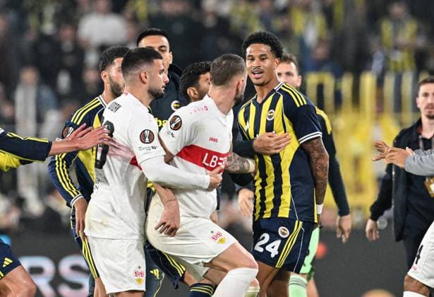 Fenerbahce v Stuttgart - UEFA Europa League ISTANBUL, TURKIYE - OCTOBER 23: Players of Fenerbahce and VfB Stuttgart gets into an argument during the UEFA Europa League Week 3 match between Fenerbahce and Stuttgart at Chobani Stadium in Istanbul, Turkiye, on October 23, 2025. Elif Ozturk Anadolu Istanbul Turkey. Editorial use only. Please get in touch for any other usage.  Copyright: x2025xAnadoluxElifxOzturkx