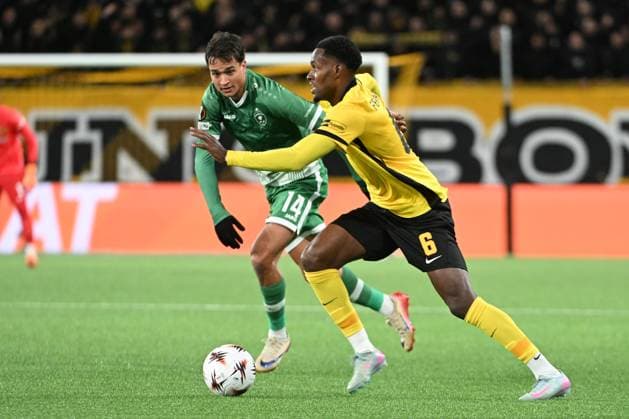 BERN, SWITZERLAND - OCTOBER 23: Petar Stanic of Ludogorets l) against Edimilson Fernandes of Young Boys r) during the UEFA Europa League 2025 26 League Phase MD3 match between BSC Young Boys and PFC Ludogorets 1945 at Stadion Wankdorf on October 23, 2025 in Bern, Switzerland. Bern Stadion Wankdorf Bern Switzerland Copyright: xJustPictures.ch ManuelxWinterbergerx jp-en-EuSpIm-MWI_4283