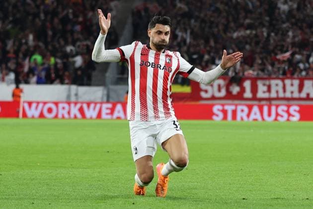 23.10.2025, xrekx, Fussball UEFA Europa League, SC Freiburg - FC Utrecht v.l. Torjubel nach dem Tor zum celebrating the goal celebrate 2:0 durch Vincenzo Grifo (SC Freiburg) (DFL DFB REGULATIONS PROHIBIT ANY USE OF PHOTOGRAPHS as IMAGE SEQUENCES and or QUASI-VIDEO) Freiburg